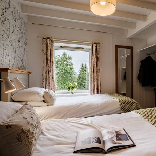 Bedroom with glazed doors overlooking the grounds in Casa 21