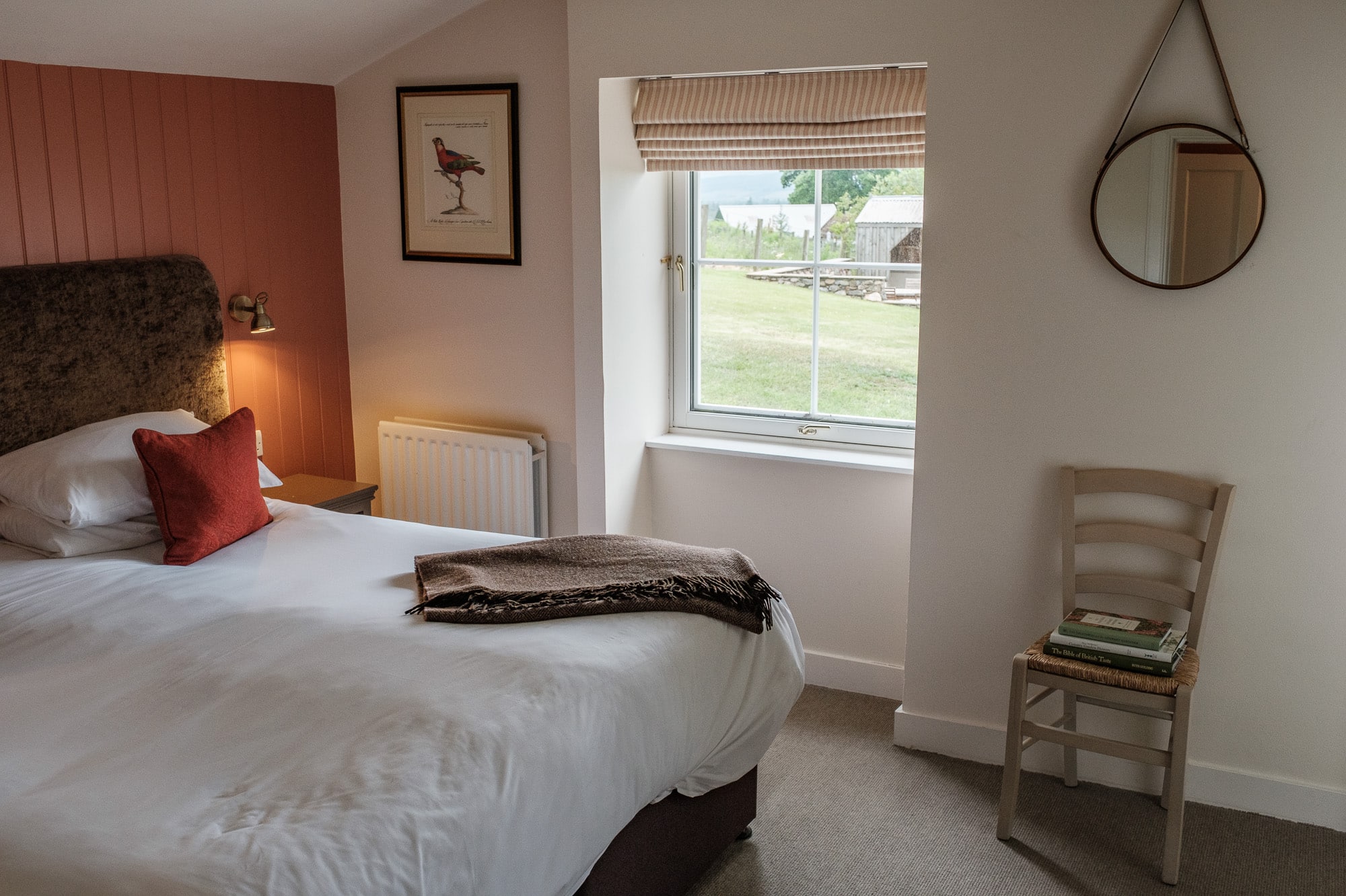 Double Bedroom cottage Alpha Cottage bedroom with view out the window