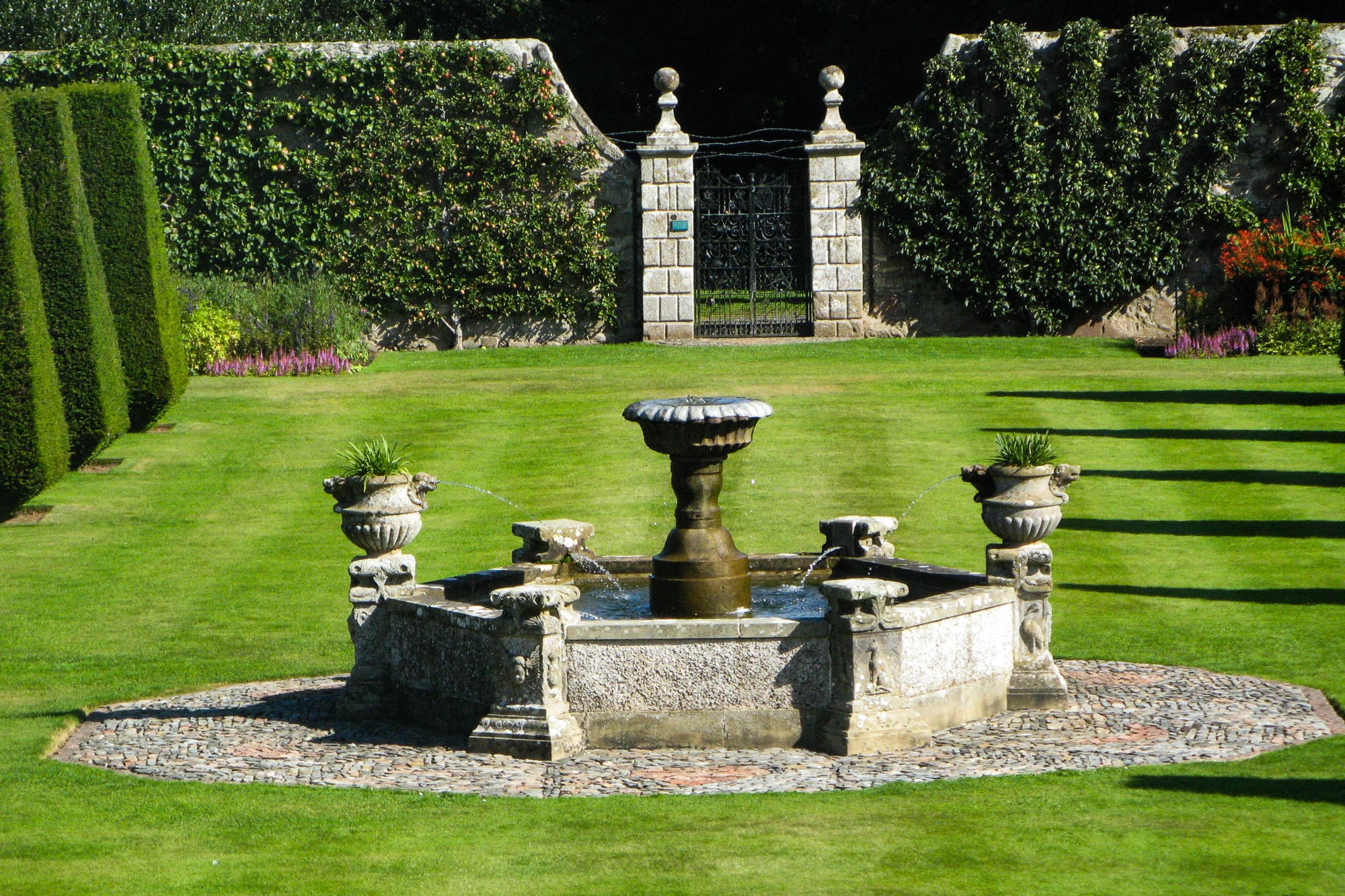 A water fountain feature in Pitmedden gardens