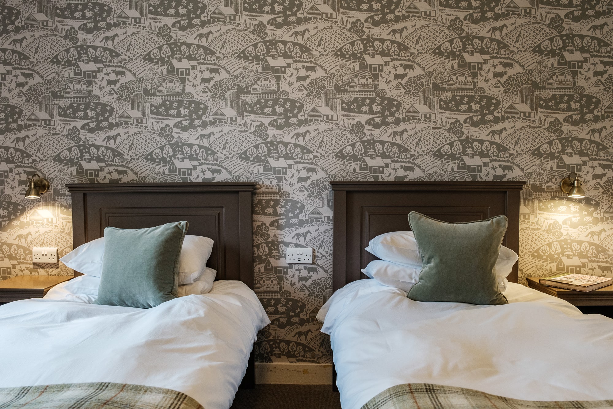 Twin beds in Alpha Cottage twin bedroom in ALpha Cottage Royal Deeside